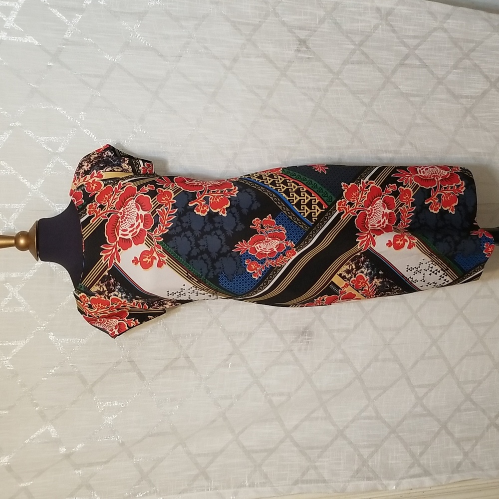 BEIGE BY ECI Dress Floral Size 8 Midi Sheath Stretch